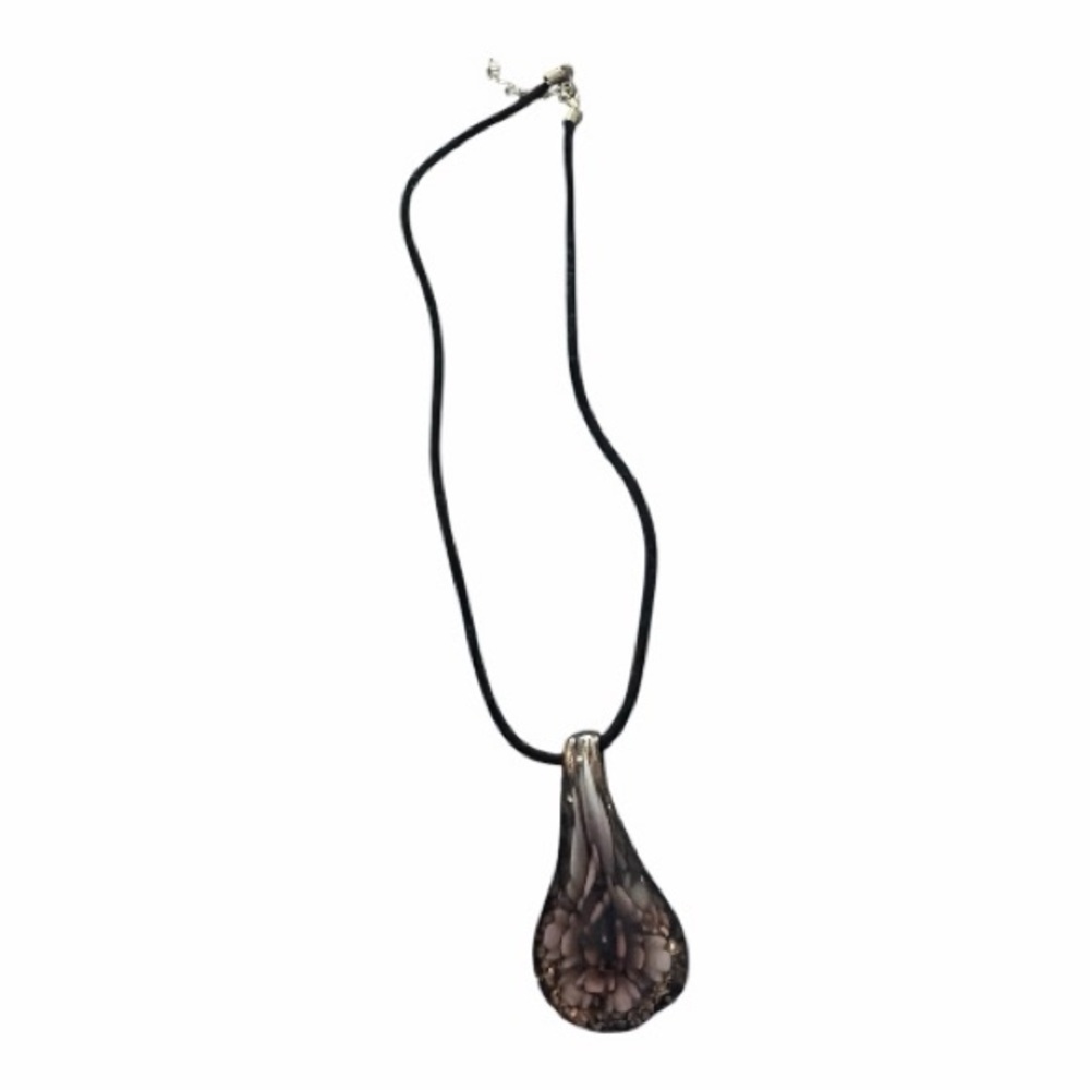 Elegant Black Teardrop Pendant Necklace